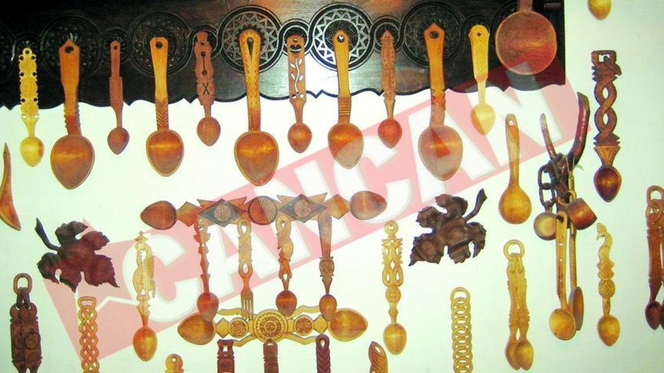 Un profesor a devenit celebru confectionand linguri de lemn