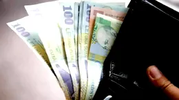 Câți bani strângi dacă economisești alocația copilului timp de 15 ani + Ce poți face cu doar 5 lei pe zi