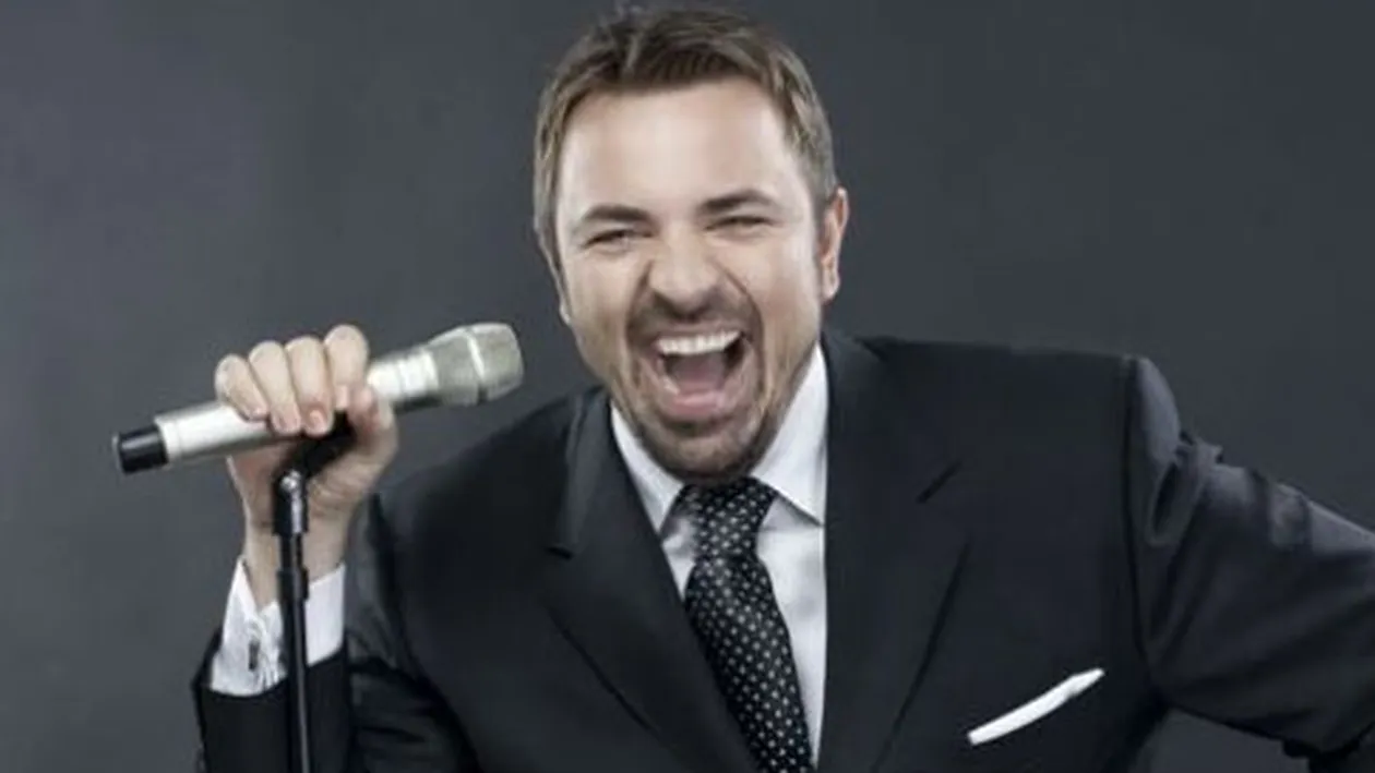 Cea mai tare fotografie cu Horia Brenciu de la Sala Palatului! Uite ce a facut o admiratoare pentru artist