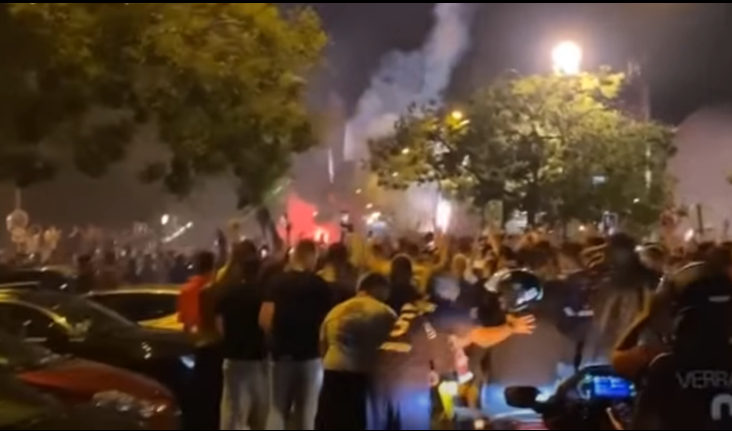 Ciocniri violente între suporteri și poliție pe străzile Parisului, după eșecul PSG-ului cu Bayern! VIDEO