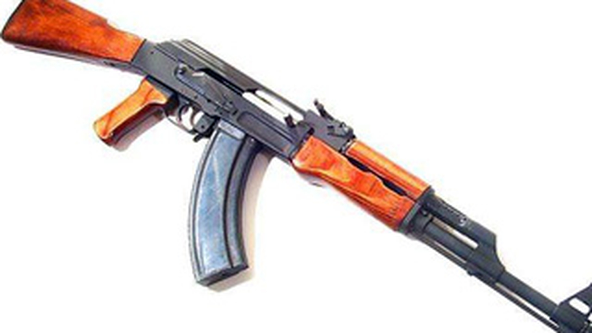 Un rus a gasit 80 de pusti Kalasnikov in lazi de lemn cumparate pentru foc
