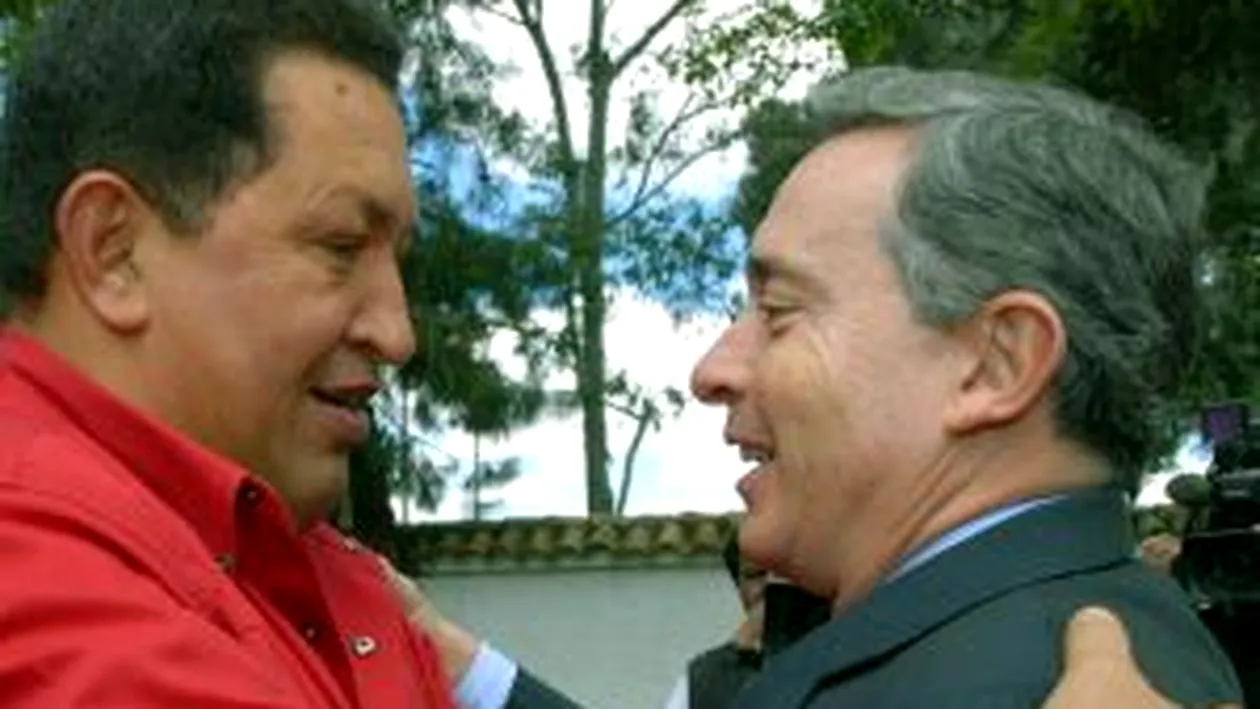 Hugo Chavez si Alvaro Uribe s-au injurat ca la usa cortului!