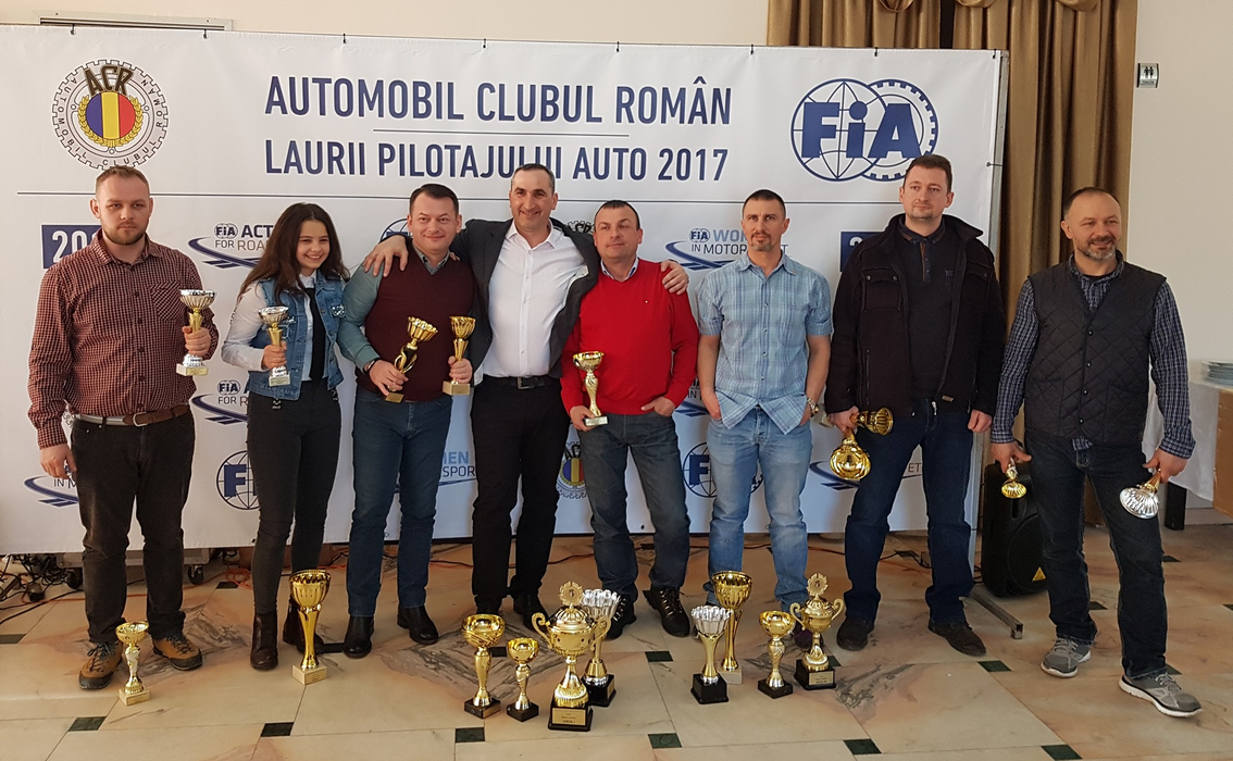 Natalia, primind unul dintre numeroasele premii pe care le-a obținut pentru talentul ei