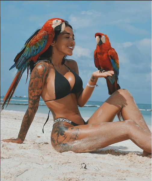Ruby uimește din nou! Ultima fotografie e mortală! Decolteul…