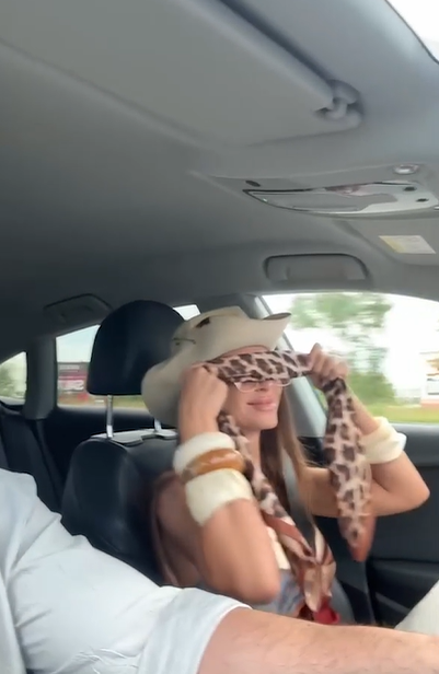 Victor Slav și Selina s-au împăcat. Fostul prezentator și-a „spălat” păcatele cu un cadou scump/ sursă foto: social media