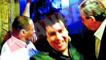 Blocat cu sotia in liftul unui hotel de lux