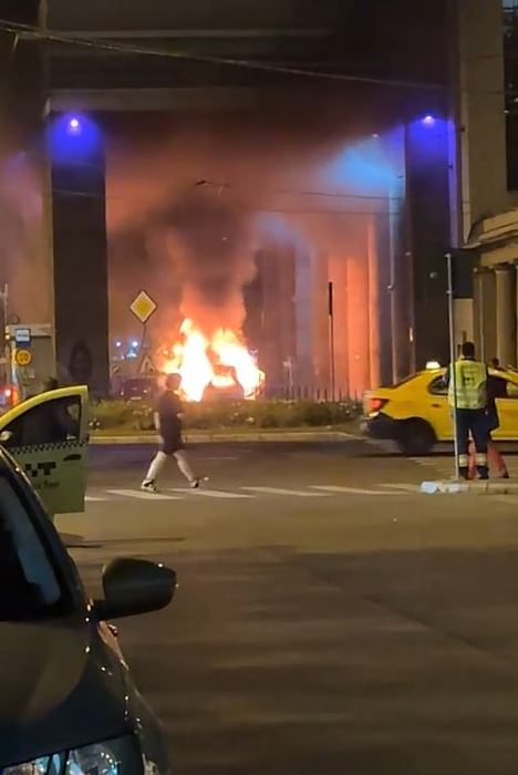 Incendiu la Gara de Nord! O mașină a fost cuprinsă de flăcări, apoi a explodat