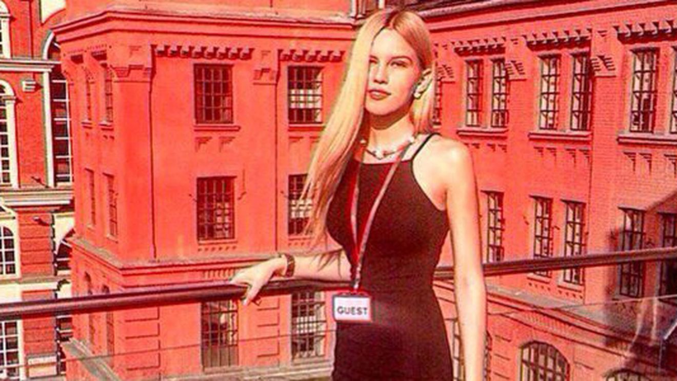 Această tânără are 17 ani, a primit titlul de Miss, dar a plecat în Dubai să îşi vândă virginitatea. Povestea ei e incredibilă