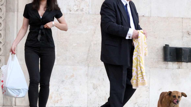 Corneliu Vadim Tudor si-a luat asistenta sexy, dar nu ca sa ii bucure privirea! Vezi ce a pus-o sa faca