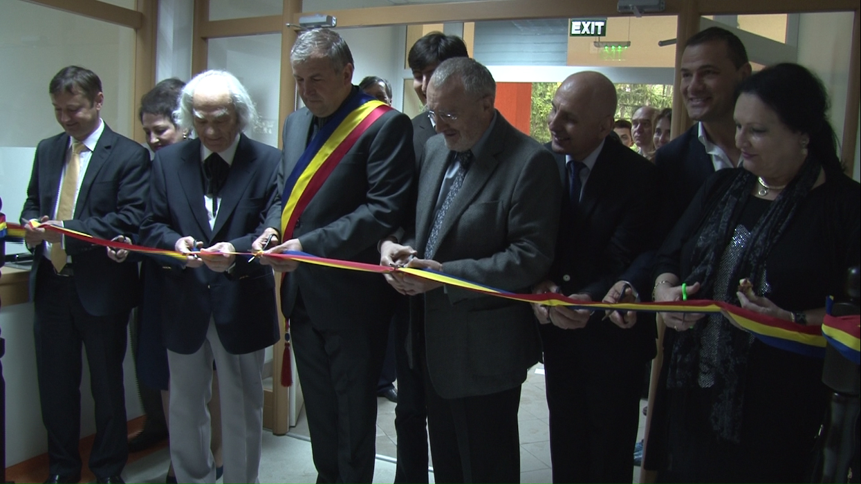Bani din donații și sponsorizări pentru un laborator destinat depistării virusului COVID-19, la Comănești
