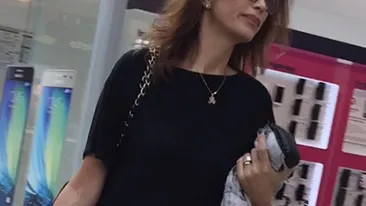 Cristina Spatar a ajuns de nerecunoscut! A renuntat la rochite scurte si a iesit imbracata asa la shopping