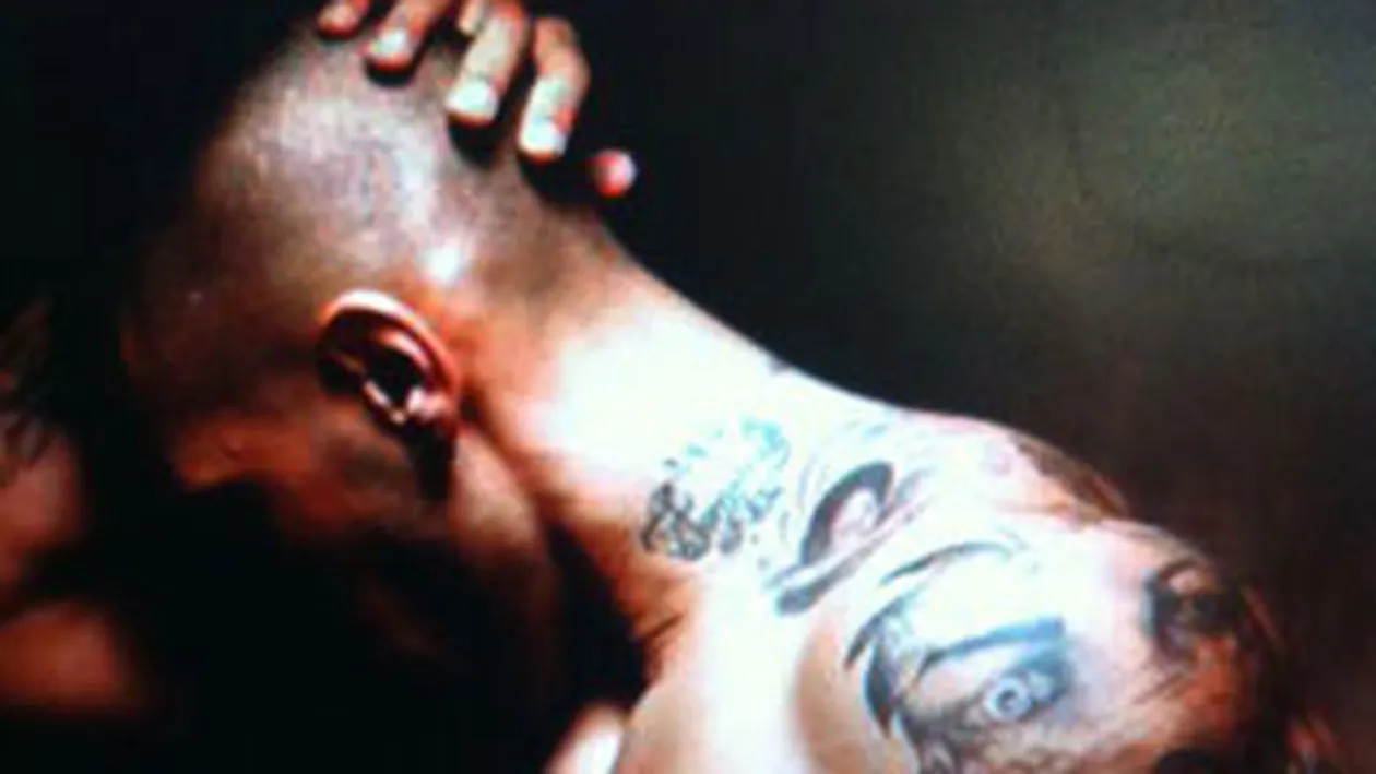 Uite ce fierbinte era Alex Velea in adolescenta! O sa innebunesti cand o sa vezi ce pachetele de muschi avea in dotare!