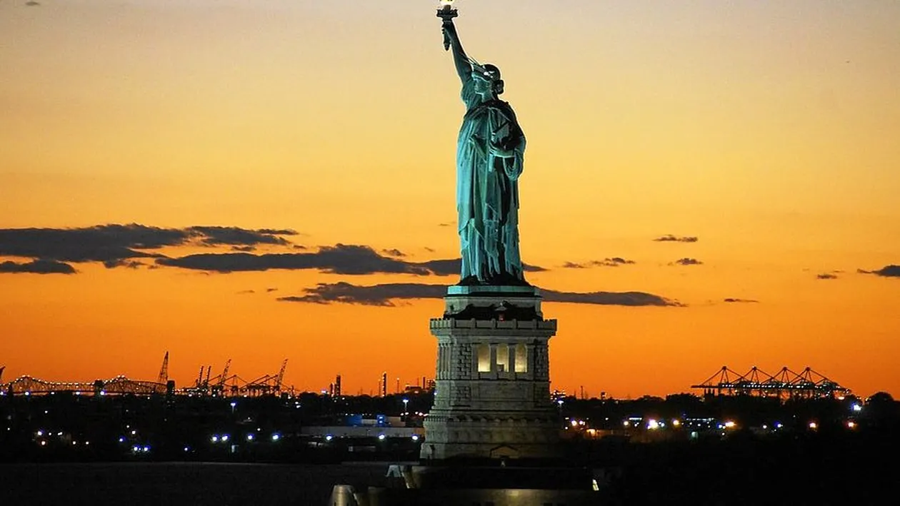 Panică în S.U.A! Statuia Libertății, evacuată din cauza unui incendiu