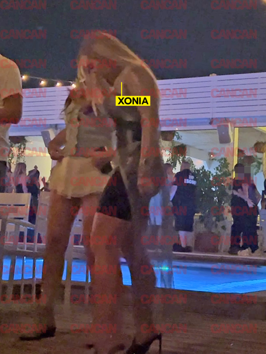 Xonia a petrecut cu fetele la Mamaia