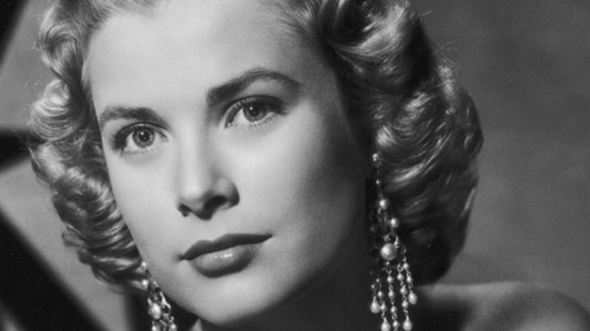 Hollywood-ul, din nou in DOLIU! A murit actrita Joan Fontaine!