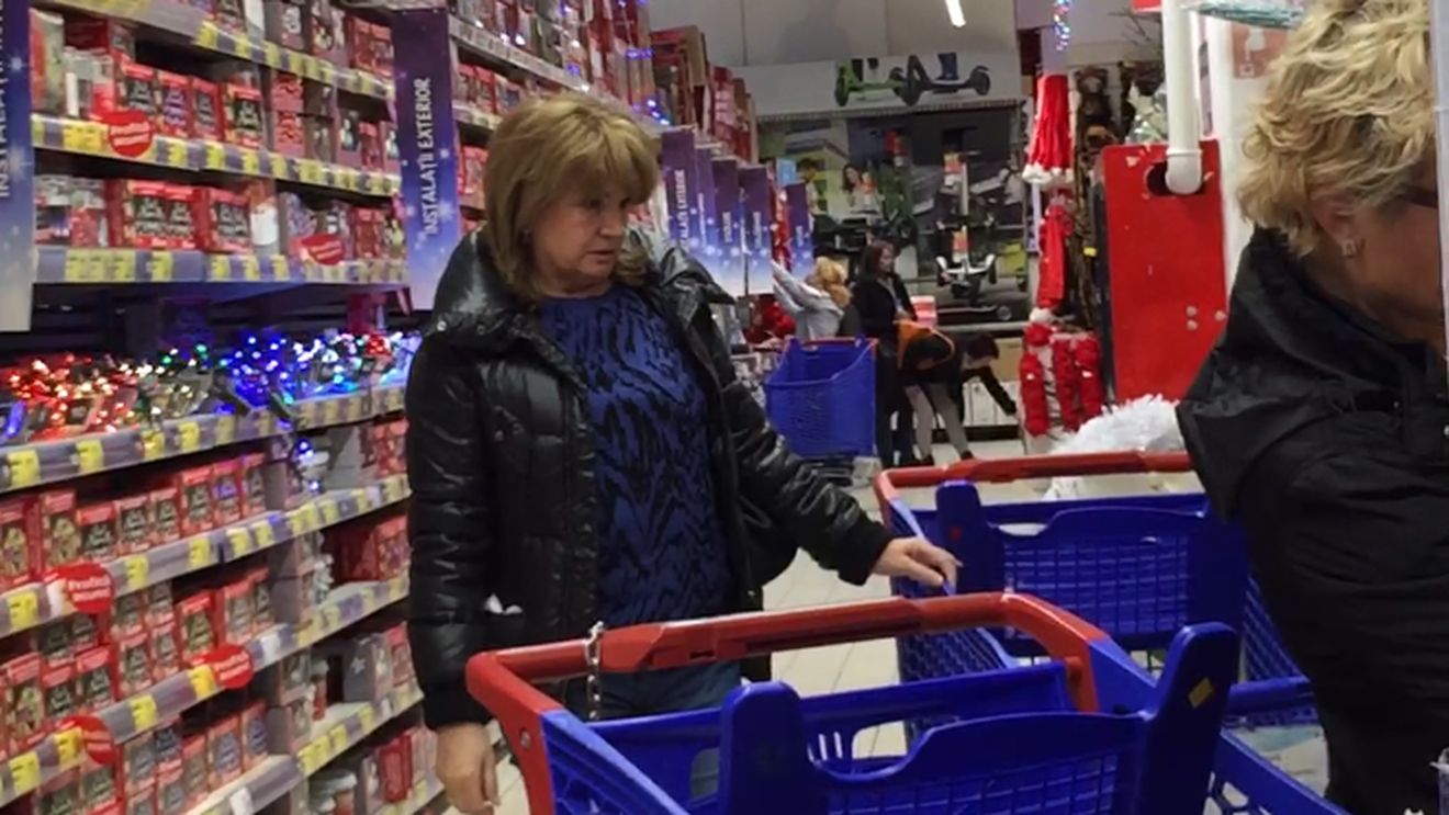 VIDEO EXCLUSIV. Am aflat în premieră! Ce cadou intim i-a pregătit Prima Doamnă lui Traian Băsescu… Nu ghiceşti dintr-o sută de încercări!