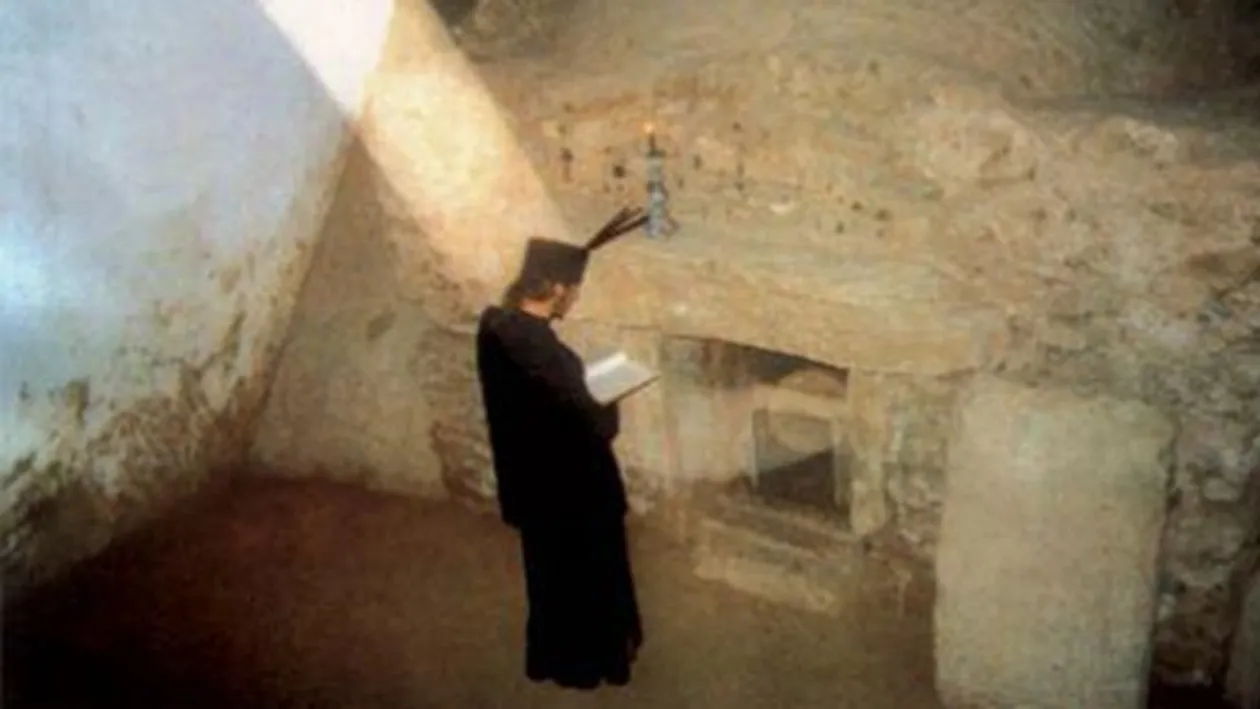 Banii l-au intors de la cele sfinte! Un călugăr din Sălaj a fugit cu donatiile pe care enoriaşii le-au făcut mănăstirii