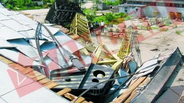 I-a cazut macaraua peste sediul firmei