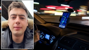 Ce notă de plată colosală a primit tânărul din imagine, după o cursă de 15 minute cu Uber, noaptea. Când s-a trezit a doua zi, mahmur, să cadă din picioare