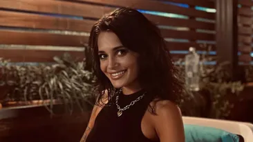 Diana Constantin de la Insula Iubirii, ipostaze incendiare alături de o focoasă blondină. Cum s-au fotografiat cele două