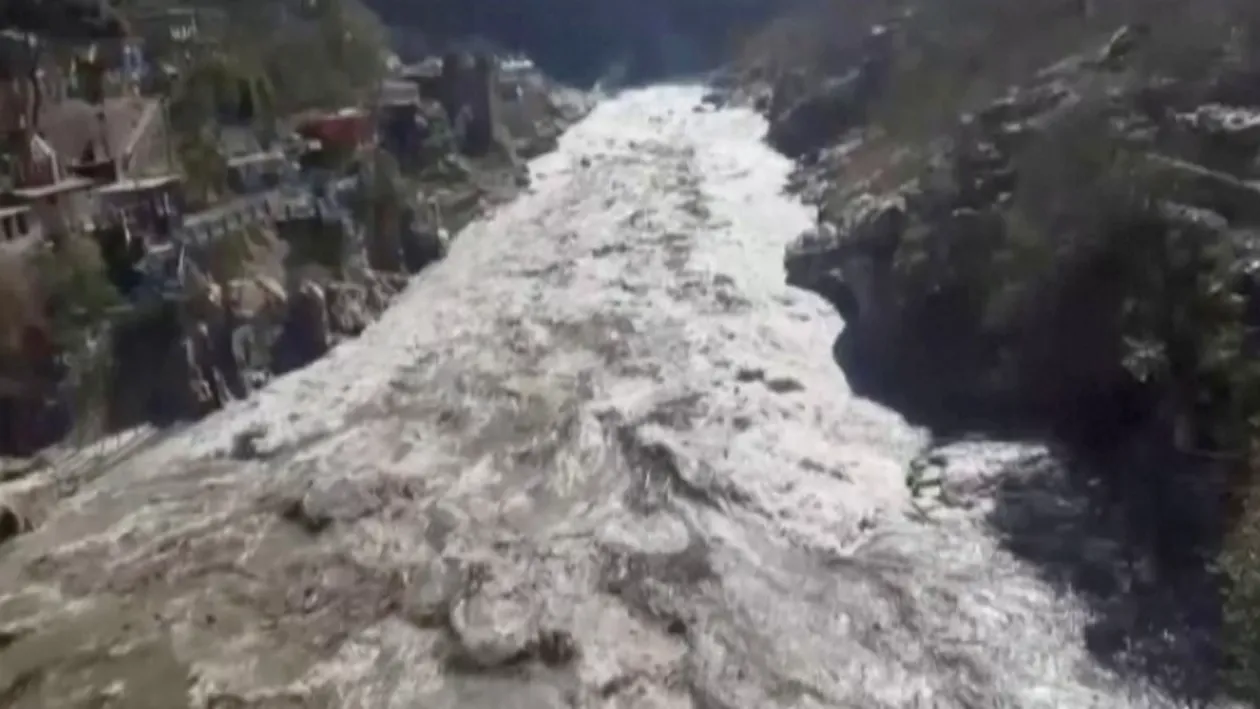 Tragedie pe Himalaya! 14 oameni au murit după ce ghețarul s-a rupt! 150 sunt dați dispăruți