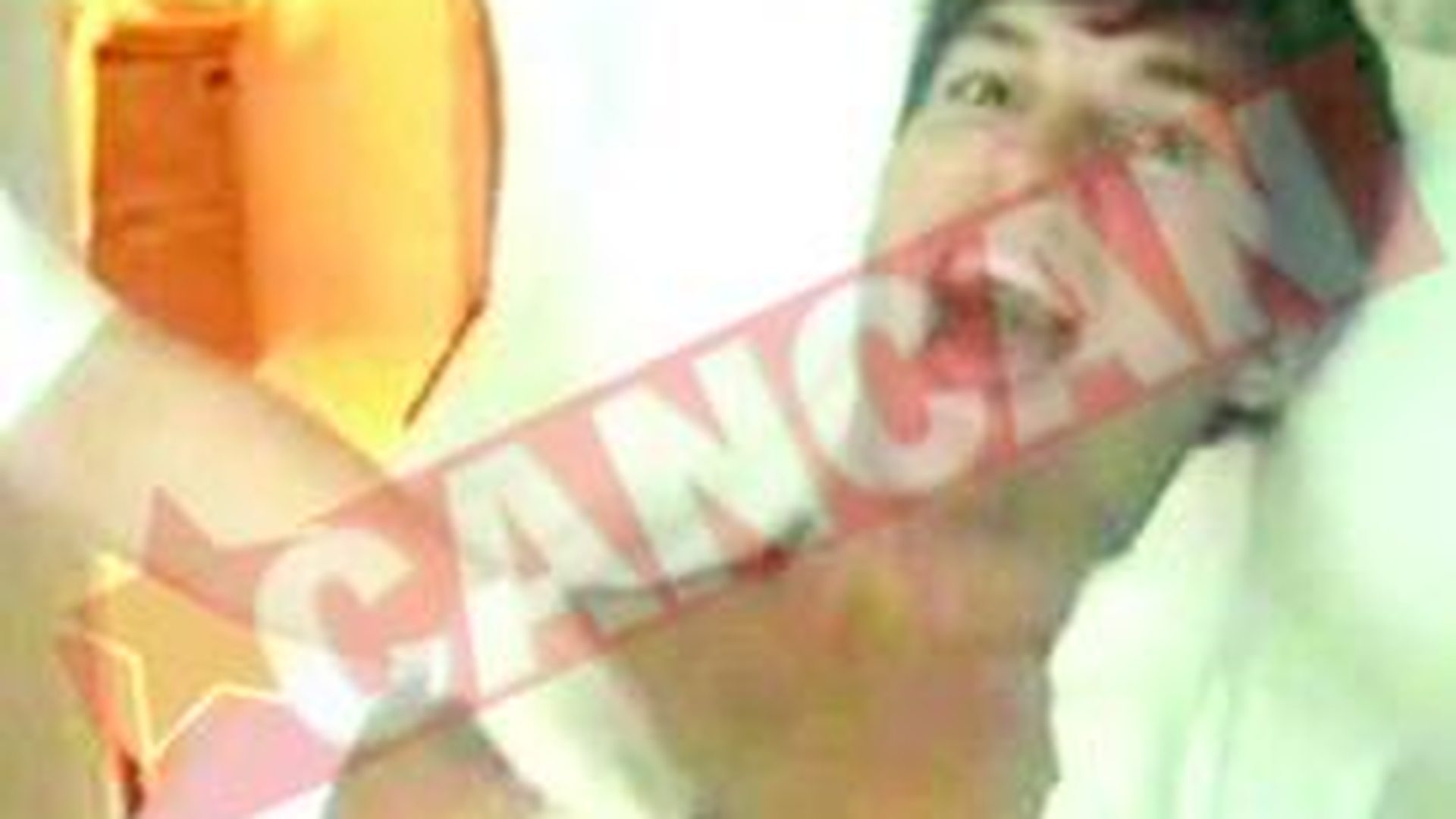 Ashton Kutcher s-a epilat pe piept