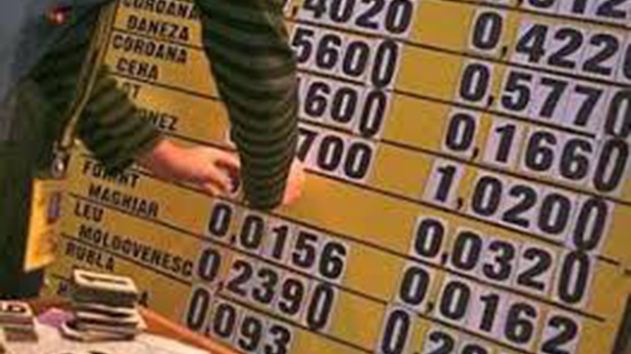 Curs valutar ȘOC 23 ianuarie 2019. 1 euro e aproape 5 lei. Cu cât va crește în următoarele luni