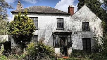 Vezi cum arată o adevărată casă a groazei! Nu-ţi va veni să crezi ce au găsit în interiorul ei! 