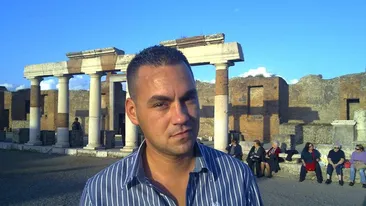 Talentul nebanuit al atacatorului cu topor de la Posta din Drumul Taberei! Isi zice Florin Sentiment si e cel mai hulit manelist de pe Youtube!