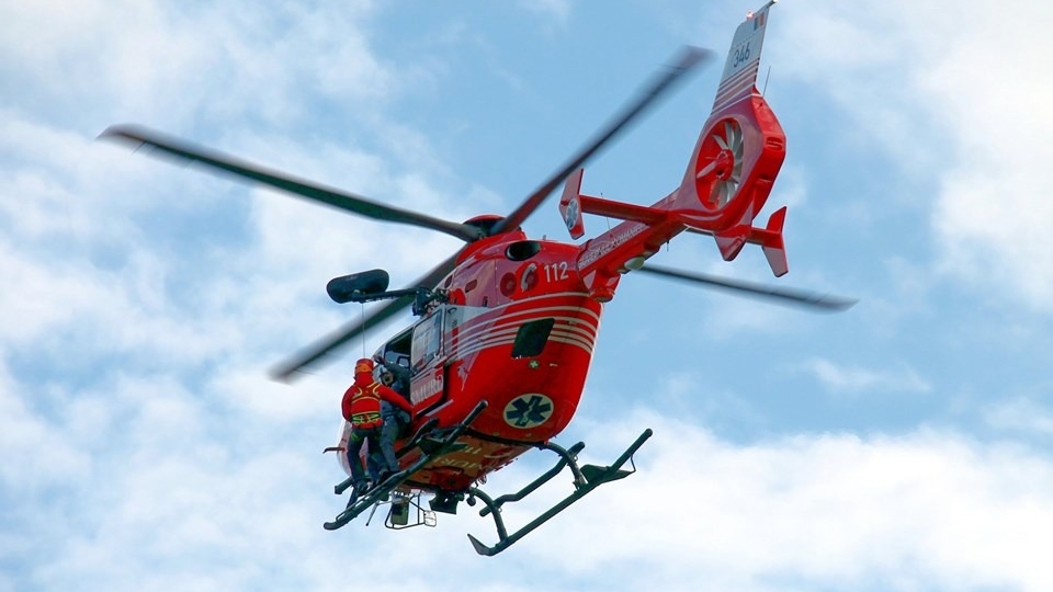 Misiune de salvare în Făgăraș. Un turist din Mediaș s-a accidentat într-o zonă de creastă. Va ateriza elicopterul SMURD