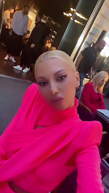 Lexy este supranumită "Regina petrecerilor" sau "Paris Hilton de România"