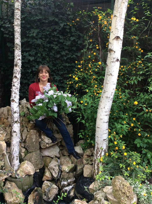 Adriana Trandafir, dans din buric în cel de-al șaptelea episod al serialului “Fructul oprit”
