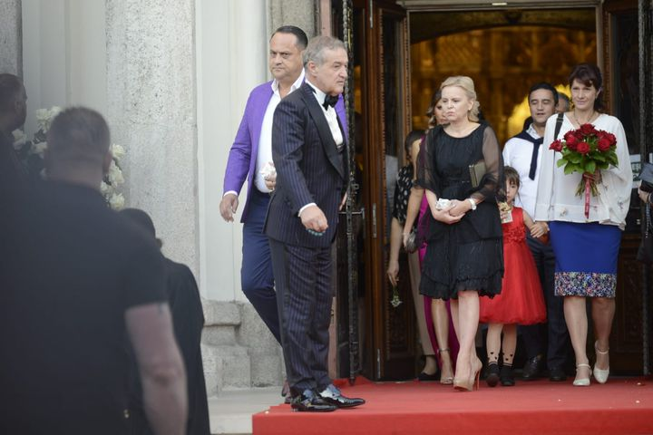 Cum s-au cunoscut Luminiţa şi Gigi Becali! Sunt verișori, iar povestea lor de iubire este foarte frumoasă