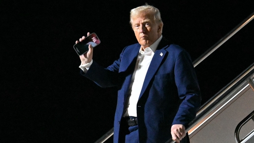 Donald Trump s-a iubit cu o româncă. Cine este și cum arată Mădălina, femeia care i-a furat mințile președintelui Americii