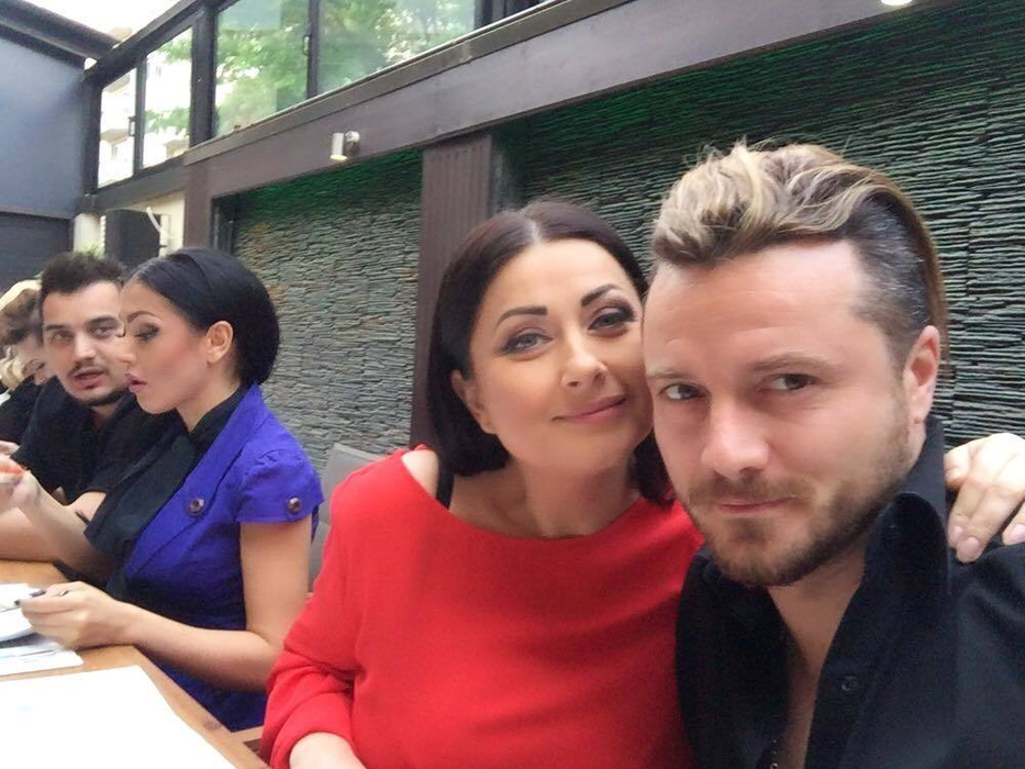 Gabriela Cristea, luată la rost de Tavi Clonda. „Cu rochia asta te îmbraci?” Ce replică i-a dat bruneta