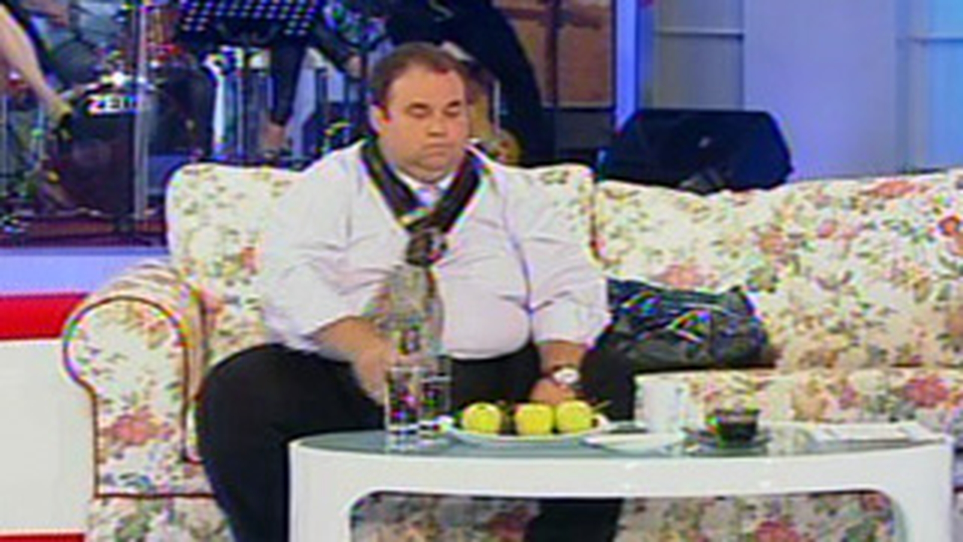 Impresarul Marius Gavrila a pierdut pariul cu Maruta si ii datoreaza prezentatorului 15.000 de euro: "Nu pot sa slabesc 50 de kilograme pana la Craciun". Vezi ce vrea sa faca pentru a avea un trup tras prin inel