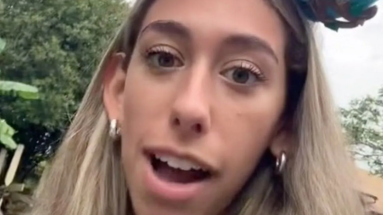 Motivul bizar pentru care Felicia nu a fost lăsată să intre în parcul Disney, din cauza vestimentației. Cum era îmbrăcată, de fapt