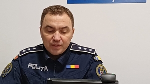 Aflat în inspecție, șeful Poliției Botoșani a greșit drumul și a ajuns într-un sat din Iași. Crezându-se în județul lui, a luat la rost un polițist local. Ce răspuns genial a primit