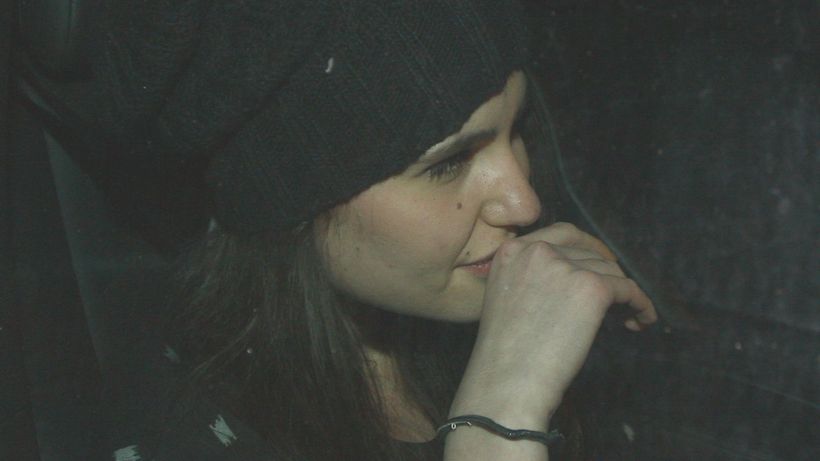 Lucian a uitat-o deja pe Inna! Si-a vrajit noua prietena timp de doua ore la adapostul intunericului!