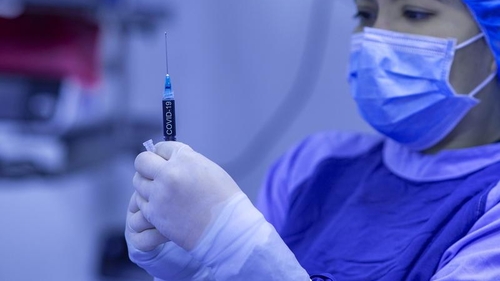 A apărut prospectul în română al vaccinului anti-COVID-19. Iată tot ce trebuie să știi despre admnistrare și reacții adverse