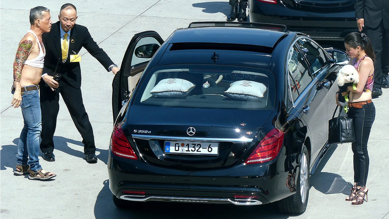 A murit regele care deţinea recordul pentru cea mai lungă domnie! Prinţul moştenitor s-a tatuat pe tot corpul şi… Imagini incredibile!