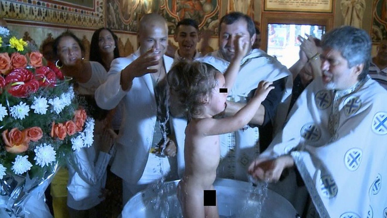 Florin Salam a facut show la un botez de mare fita: "Ma apuca euforia cand vad privirile oamenilor, chiar daca nu imi dau bani"