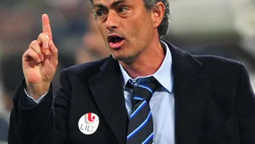 Jose Mourinho l-a luat pe nu stiu in brate! Tehnicianul pare a fi de pe alta planeta!