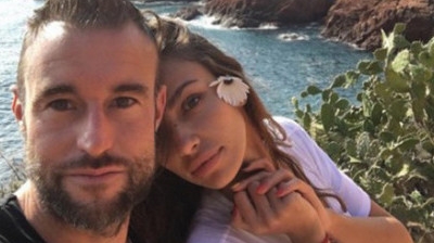 Radiază de fericire! Mădălina Ghenea, sărut pasional în maşină cu celebrul creator Phillip Plein