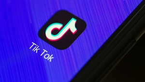 Anunț îngrijorător! Apple avertizează că TikTok spionează utilizatorii de iPhone