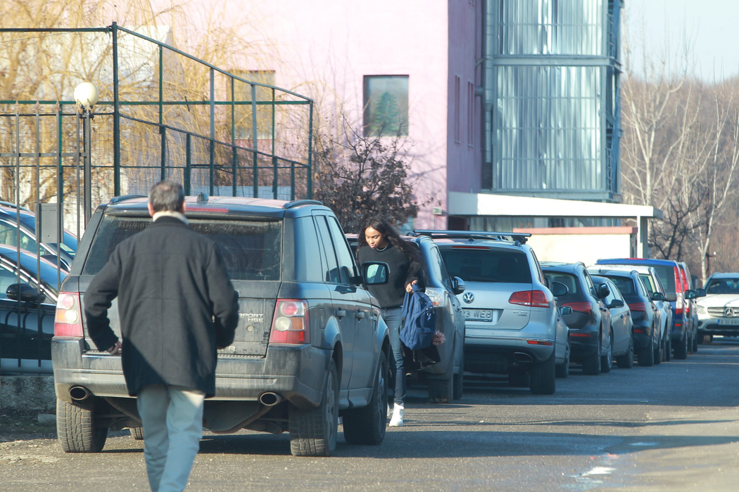 Laurette și-a luat fetița, Selena, de la noua școală