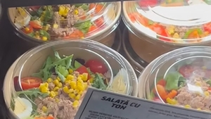 Cât costă o salată cu ton în Aeroportul Otopeni. Turiștii au crezut că este o eroare
