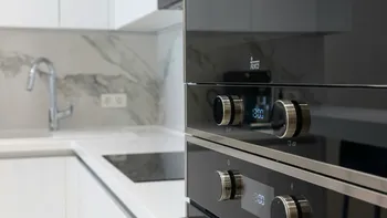 Cuptorul electric îți umflă factura de Paște mai mult decât crezi. Câți bani în plus plătești pentru câteva zile de gătit