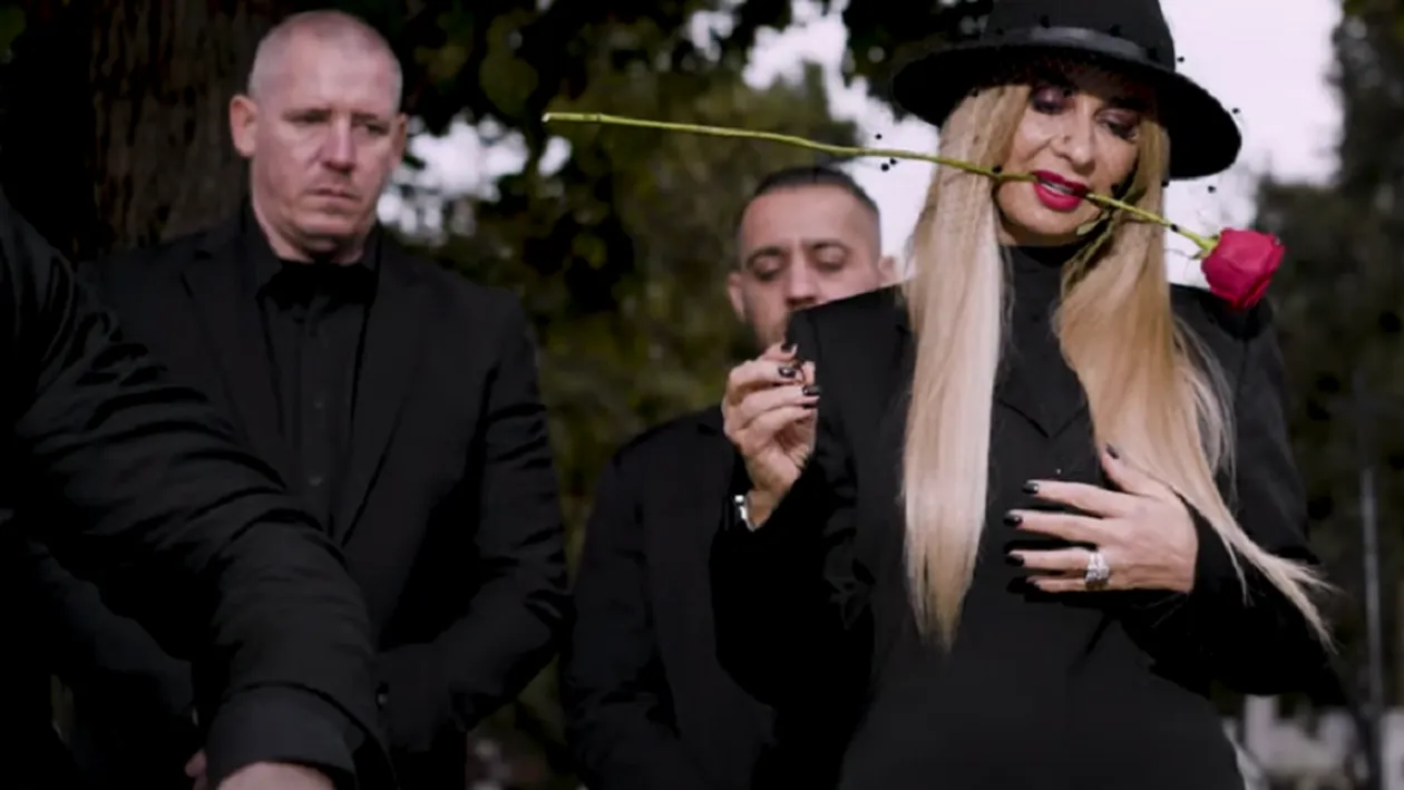 Anamaria Prodan și-a aruncat verigheta în sicriu. Mesaj cu subînțeles pentru Laurențiu Reghecampf