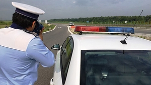 Toți șoferii trebuie să știe asta! Trucul simplu care îi scapă de amenzile de circulație!